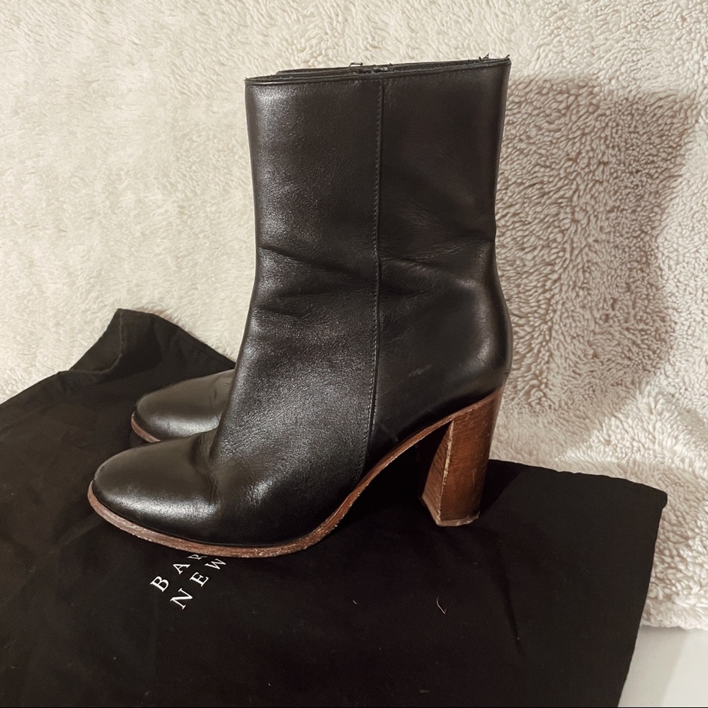 Barneys New York high ankle leather boot with stacked heel 39/ 8.5/ 9